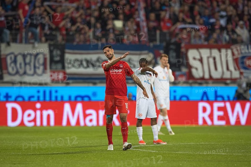 Football match, Tim KLEINDIENST 1.FC Heidenheim retraces his shot in slow motion with the help of his left arm, Voith-Arena football stadium, Heidenheim