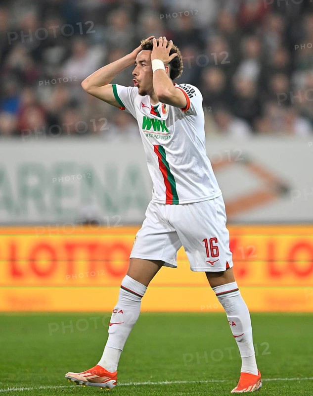 Ruben Vargas FC Augsburg FCA (16) disappointed, gesture, gesture, WWK Arena, Augsburg, Bavaria, Germany, Europe
