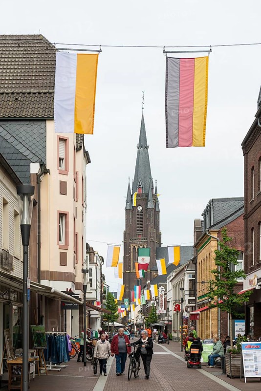 Pedestrian zone and St Mary's Basilica, St Mary's Basilica, place of pilgrimage, Kevelaer, Lower Rhine, North Rhine-Westphalia, Germany, Europe