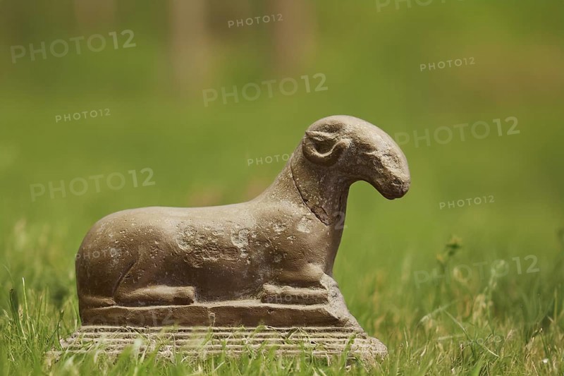Ceramic sculpture of a ram, motif cropped, meadow background KI generated, Antique stone sculpture of a ram on a green meadow, interiors, Archaeological Museum, Old Town, Rhodes Town, Rhodes, Dodecanese, Greek Islands, Greece, Europe