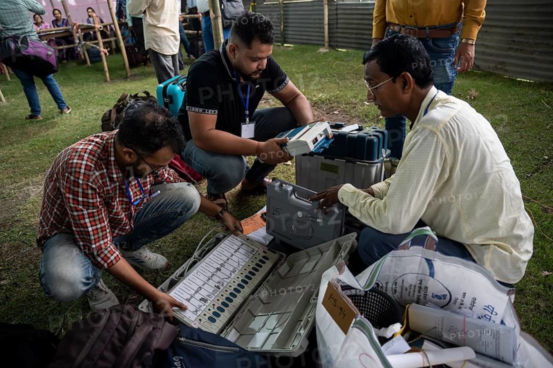 Barpeta, India. 6 May 2024. Polling officials check Electronic Voting Machines (EVMs) before leaving for allocated polling station, on the eve of the third phase of General Election on May 6, 2024 in Barpeta, India, Asia