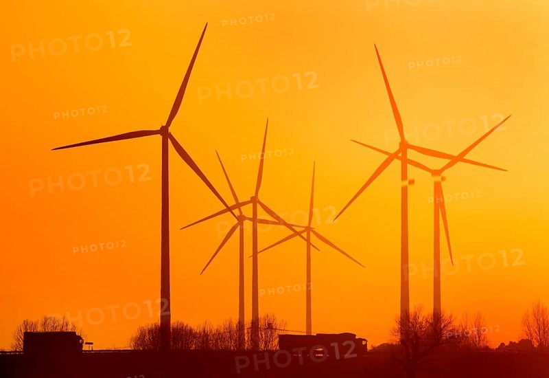 Sunset on 09.12.2014 at a wind farm in Jaenschwalde, Jaenschwalde, Brandenburg, Germany, Europe
