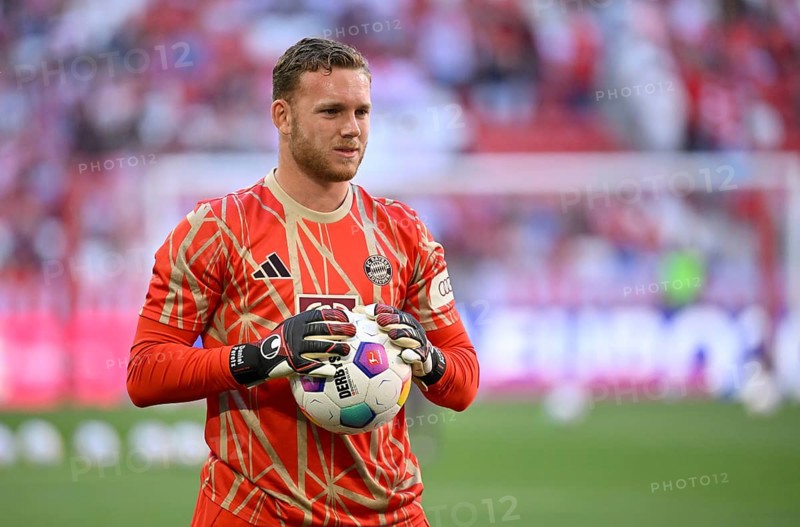 Goalkeeper Daniel Peretz FC Bayern Munich FCB (18) with ball, Allianz Arena, Munich, Bavaria, Germany, Europe