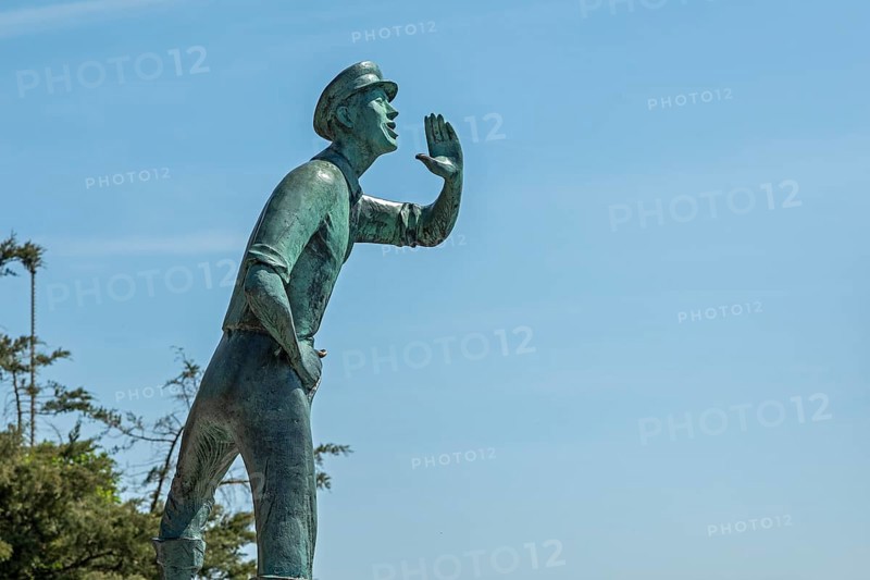Statue Lauenburger Rufer, harbour, Lauenburg, Schleswig-Holstein, Germany, Europe