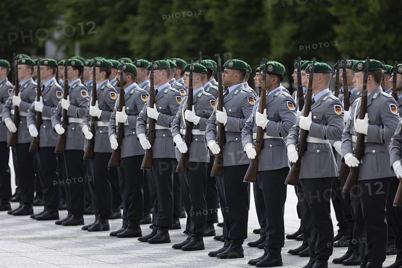Soldiers from the Bundeswehr Guard Battalion, photographed during the reception of the Lithuanian Minister of Defence by Boris Pistorius (SPD), Federal Minister of Defence, at the BMVg in Berlin, 16.05.2024
