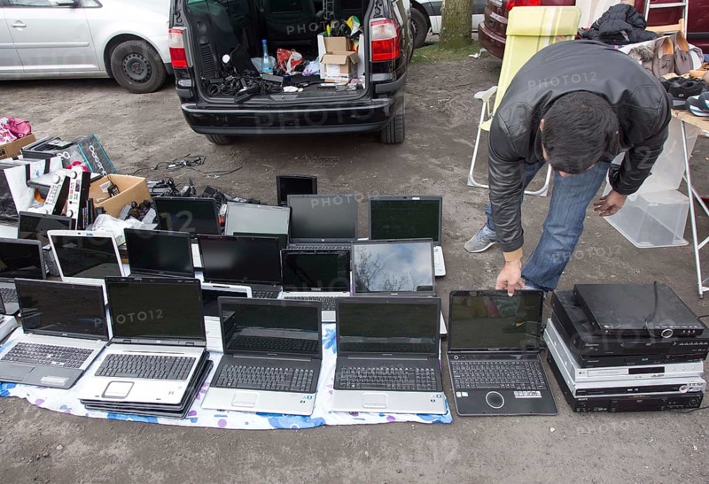 Sales stand with used computers and laptops purchased at the flea market in Gelsenkirchen on 12/04/2015, Gelsenkirchen, North Rhine-Westphalia, Germany, Europe