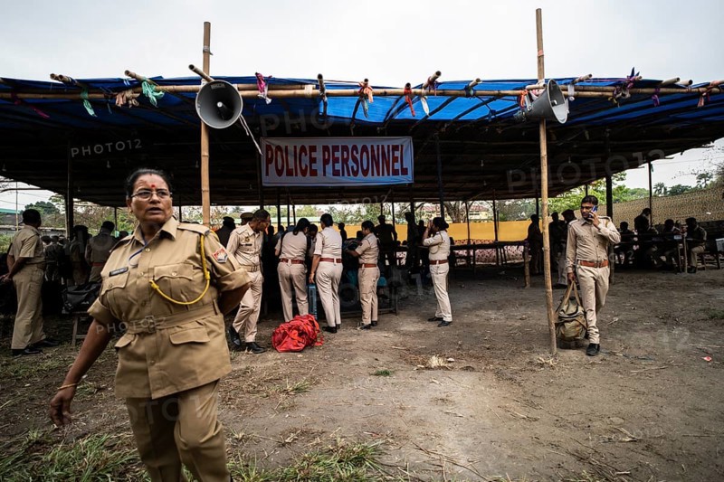Barpeta, India. 6 May 2024. Police personnels arrives with luggage to leave for allocated polling station, on the eve of the third phase of General Election on May 6, 2024 in Barpeta, India, Asia