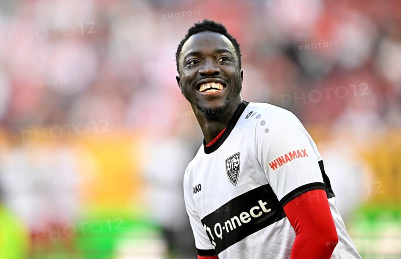 Silas Katompa Mvumpa VfB Stuttgart (14) portrait, smiles, laughs, WWK Arena, Augsburg, Bavaria, Germany, Europe