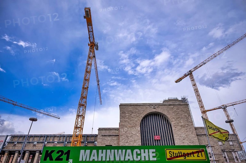 Poster, banner, K21 vigil, protest, old Bonatzbau station, cranes, construction site, Stuttgart 21 underground railway project, main station, logo, DB, Deutsche Bahn, sky, blue, Stuttgart, Baden-Wuerttemberg, Germany, Europe