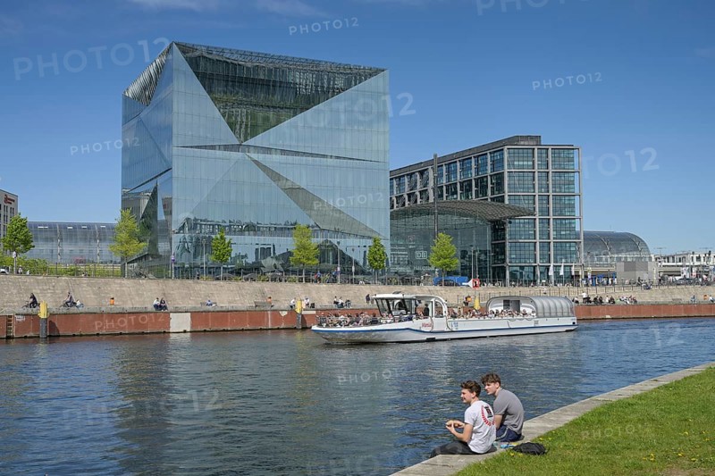 Cube office building, Washingtonplatz, central station, Spree, Moabit, Mitte, Berlin, Germany, Europe
