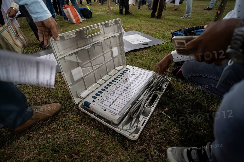 Barpeta, India. 6 May 2024. Polling officials check Electronic Voting Machines (EVMs) before leaving for allocated polling station, on the eve of the third phase of General Election on May 6, 2024 in Barpeta, India, Asia