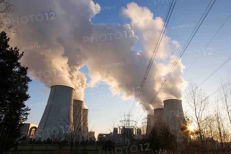 Steam rises from the cooling towers of the Vattenfall power plant in Jaenschwalde, power lines and electricity pylons at the power plant on 9 December 2014. The energy company Vattenfall mines lignite to generate electricity in the surrounding open-cast mines in Brandenburg, Jaenschwalde, Brandenburg, Germany, Europe