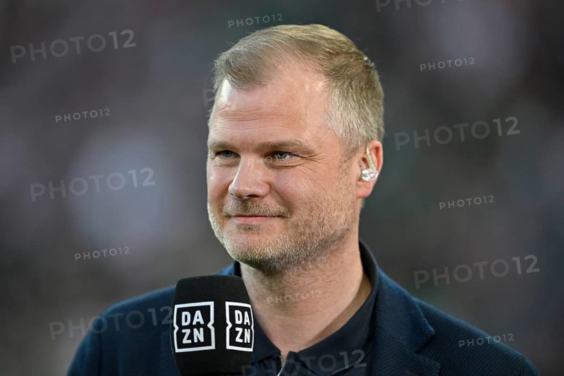 Chief Sports Officer Fabian Wohlgemuth VfB Stuttgart portrait, in an interview, microphone, mike, logo, DAZN, WWK Arena, Augsburg, Bavaria, Germany, Europe