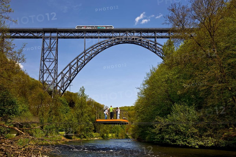 Muengsten Bridge with diesel railcar and transporter bridge over the Wupper, Solingen, Bergisches Land, North Rhine-Westphalia, Germany, Europe