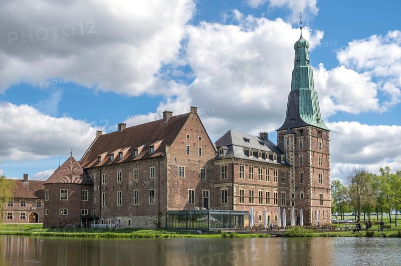 Historic moated castle, Renaissance Raesfeld Castle, Freiheit Raesfeld, Muensterland