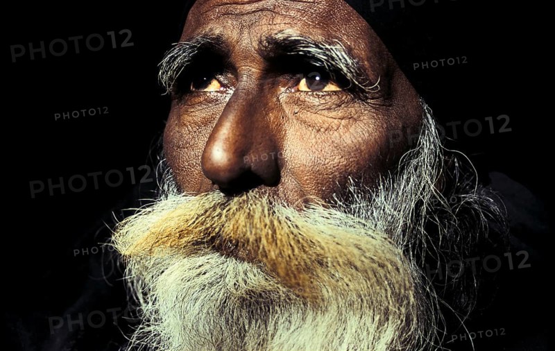 Portrait of a fakir, muslim ascetic near the Moinuddin Chishti mausoleum, Dargah sharif at Ajmer, Rajasthan, India. The Moinuddin Chishti mausoleum also called Dargah sharif is the main muslim pilgrimage site in India