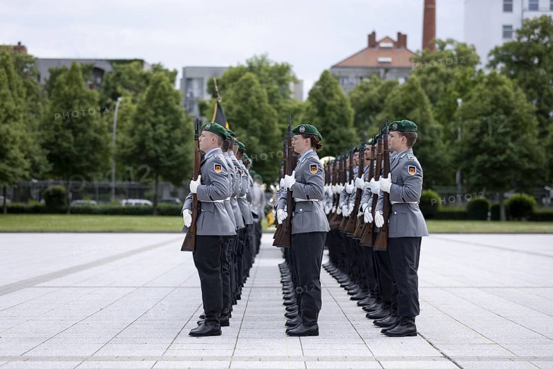 Soldiers from the Bundeswehr Guard Battalion, photographed during the reception of the Lithuanian Minister of Defence by Boris Pistorius (SPD), Federal Minister of Defence, at the BMVg in Berlin, 16.05.2024
