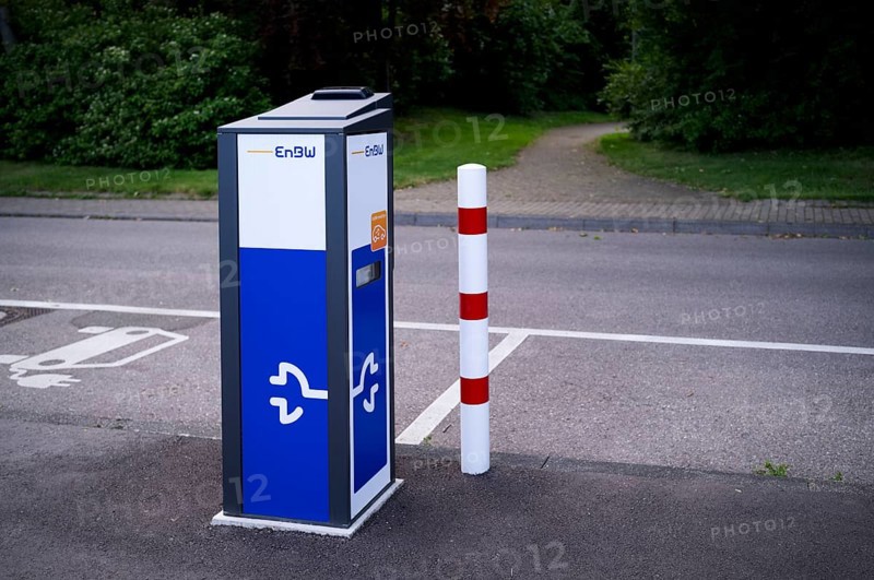EnBW charging station for electric cars, electric filling station, e-filling station, e-mobility, unused, without e-car, Stuttgart, Baden-Wuerttemberg, Germany, Europe