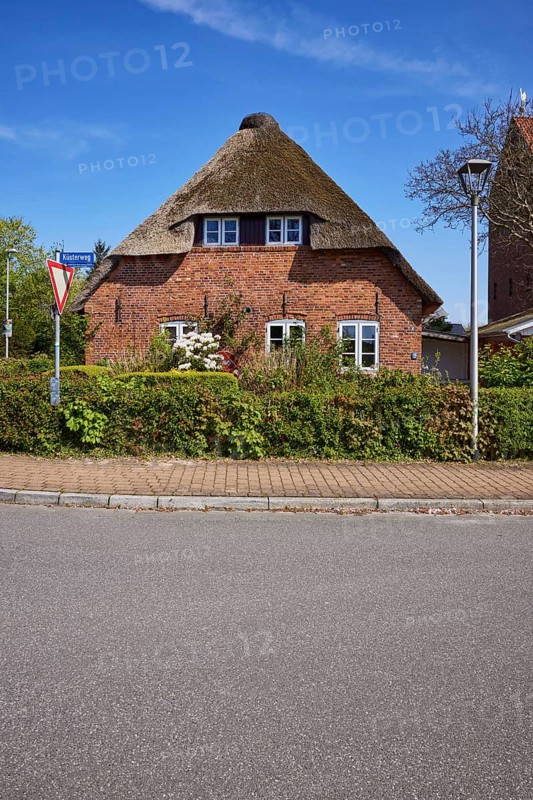 Side view of a Frisian house in Niebuell, Nordfriesland district, Schleswig-Holstein, Germany, Europe