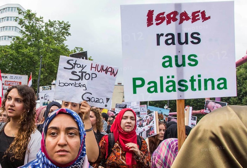 Al Quds Demo. Over 1000 people demonstrate against Israel's military attacks in the Gaza Strip, Berlin, 25 July 2014, Berlin, Germany, Europe