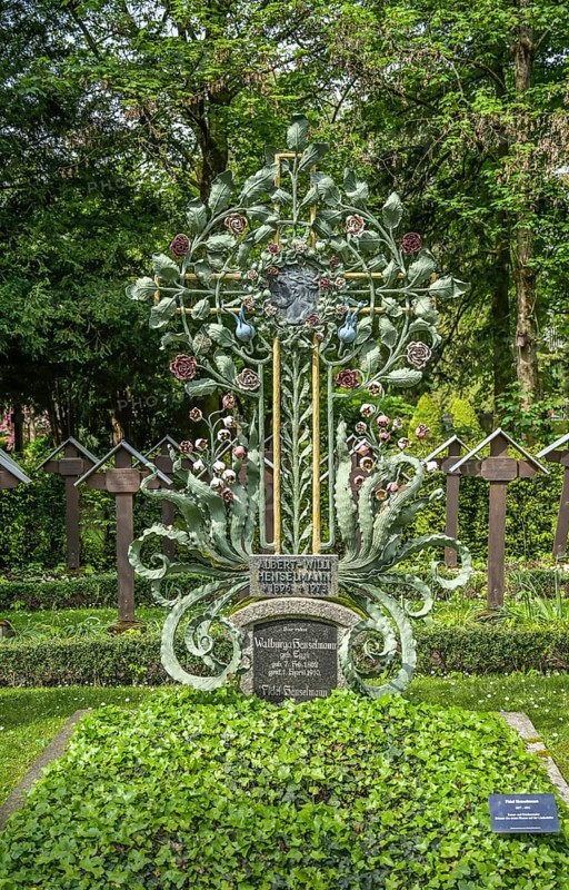 Artistic grave of Fidel Henselmann, Waldbach Cemetery, Offenburg, Baden-Wuerttemberg, Germany, Europe