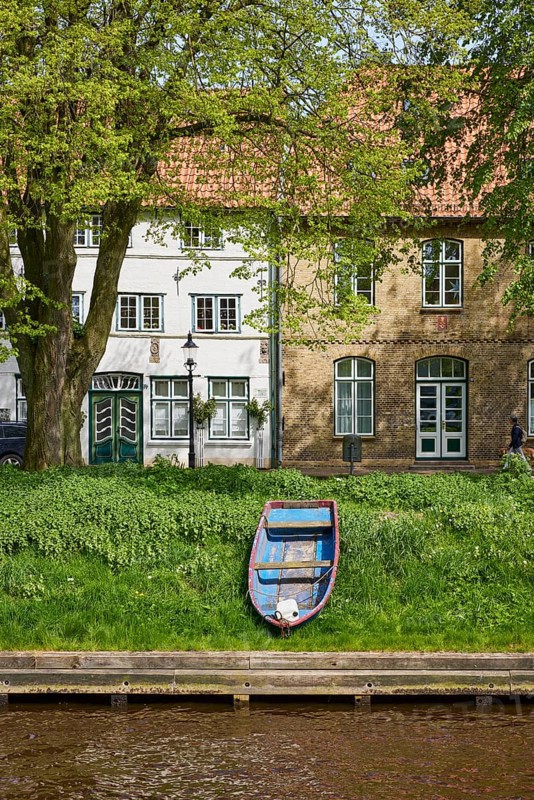 Old wooden boat and historic houses on Mittelburggraben in Friedrichstadt, North Friesland district, Schleswig-Holstein, Germany, Europe