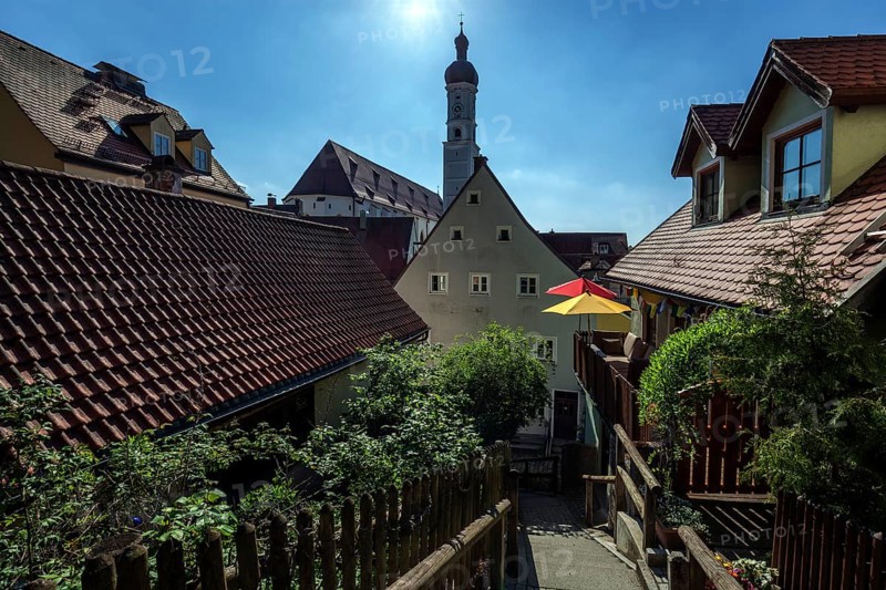 Alley in the old town of Landsberg am Lech, behind the church tower of the parish church Mariae Himmelfahrt, Upper Bavaria, Bavaria, Germany, Europe