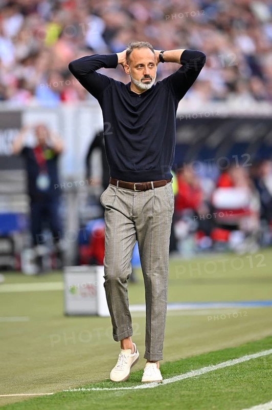 Coach Pellegrino Matarazzo TSG 1899 Hoffenheim engaged on the sidelines, gestures, gesture, PreZero Arena, Sinsheim, Baden-Wuerttemberg, Germany, Europe
