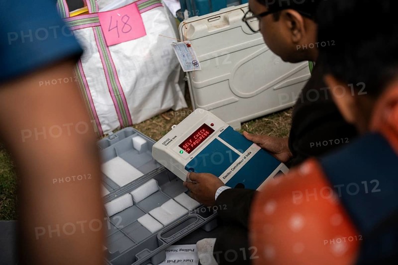 Barpeta, India. 6 May 2024. Polling officials check Electronic Voting Machines (EVMs) before leaving for allocated polling station, on the eve of the third phase of General Election on May 6, 2024 in Barpeta, India, Asia