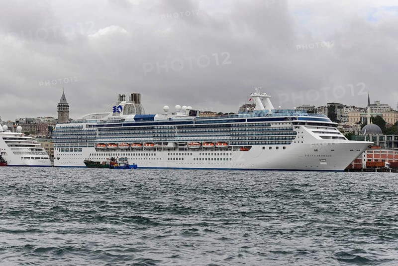 Cruise ship ISLAND PRINCESS, A white cruise ship against the historic backdrop of the Galata Tower in Istanbul, Istanbul, Istanbul province, Turkey, Asia