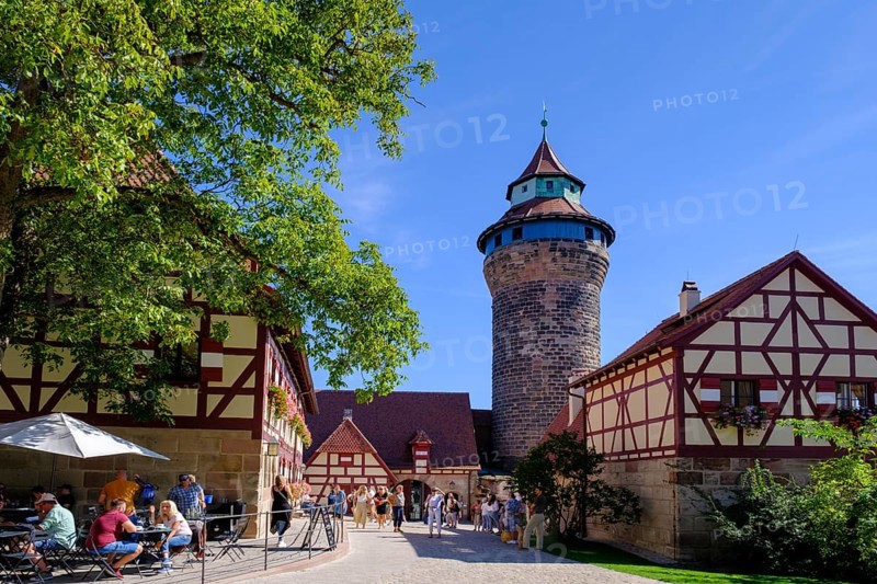Imperial Castle, with Sinwell Tower, fountain house and half-timbered houses in the castle, Nuremberg Castle, Nuremberg, Middle Franconia, Franconia, Bavaria, Germany, Europe
