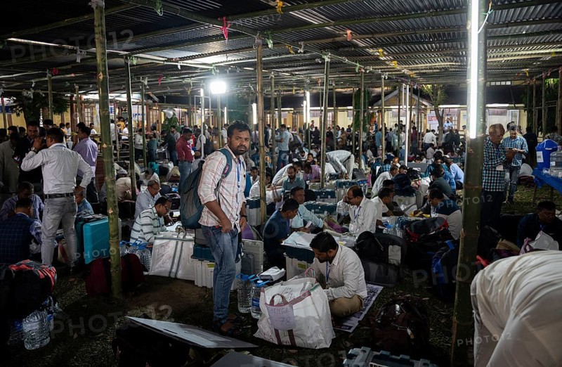 Barpeta, India. 6 May 2024. Polling officials collects Electronic Voting Machines (EVMs) and Voter Verified Paper Audit Trail (VVVPAT), before leaving for allocated polling station, on the eve of the third phase of General Election on May 6, 2024 in Barpeta, India, Asia