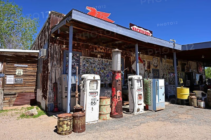 Route 66, petrol station with Hackberry General Store, Hackberry, Arizona