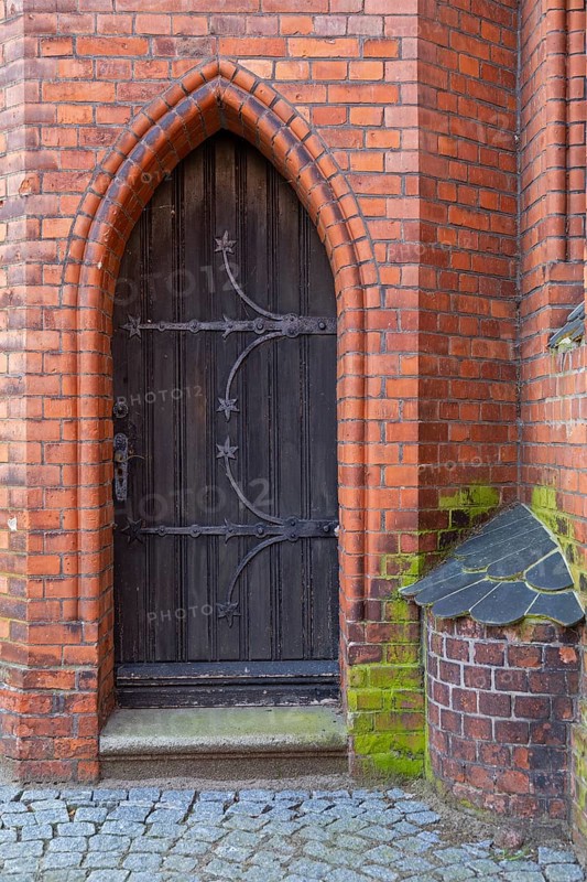 Entrance door, Maria Magdalenen Church, Old Town, Lauenburg, Schleswig-Holstein, Germany, Europe