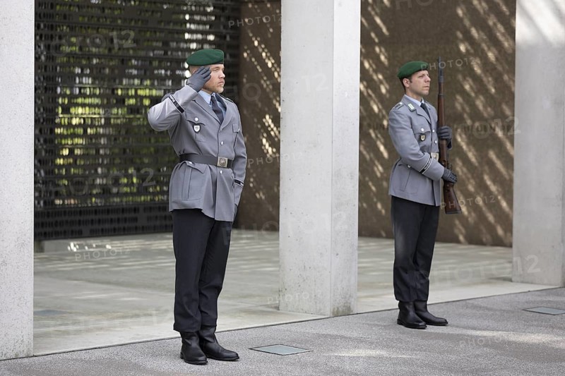 Soldiers from the Bundeswehr Guard Battalion, photographed during the reception of the Lithuanian Minister of Defence by Boris Pistorius (SPD), Federal Minister of Defence, at the BMVg in Berlin, 16.05.2024