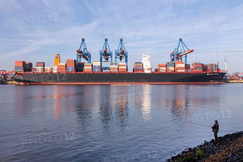 Container ship being unloaded at Container Terminal Altenwerder, Hamburg, 01.11.2014., Hamburg, Germany, Europe