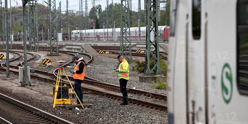 Railway worker surveying on the tracks with S-Bahn, Hanover-Nordstadt station, Hanover, Lower Saxony, Germany, Europe