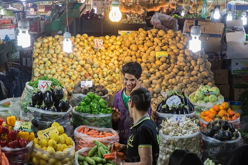 Fruit and vegetable sale in a bazaar in Tehran on 07/04/2015, Tehran, Iran, Asia