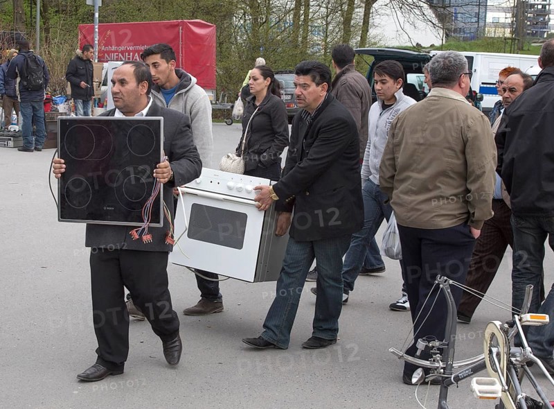 Buyers purchased an oven with ceramic hobs at a flea market in Gelsenkirchen on 12/04/2015, Gelsenkirchen, North Rhine-Westphalia, Germany, Europe