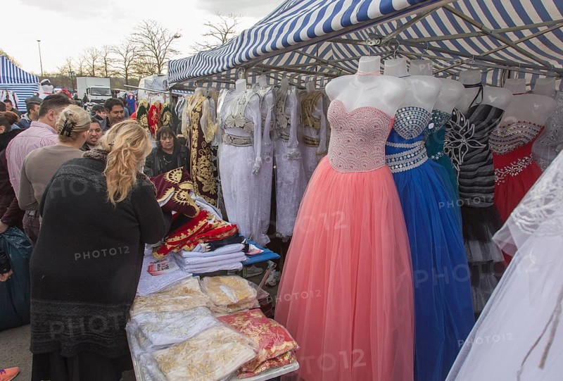 A Turkish stall offers women's clothing at the flea market in Gelsenkirchen, on 12/04/2015, Gelsenkirchen, North Rhine-Westphalia, Germany, Europe