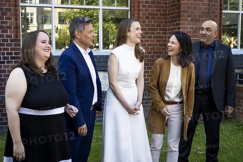 Ricarda Lang, Federal Chairwoman of Buendnis 90/DIE Gruenen, Robert Habeck (Buendnis 90/DIE Gruenen), Federal Minister for Economic Affairs and Climate Protection and Vice-Chancellor, Terry Reintke, top candidate for the European elections of Buendnis 90/DIE Gruenen, Annalena Baerbock (Buendnis 90/DIE Gruenen), Federal Foreign Minister, and Omid Nouripour, Buendnis 90/DIE Gruenen, pictured at a press event in Berlin, 13 May 2024.05.2024. The campaign tours for the European elections of Buendnis 90/DIE Gruenen start today