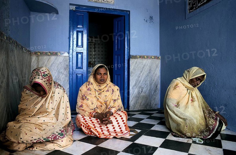 Muslim women praying at the Moinuddin Chishti mausoleum, dargah sharif at Ajmer, Rajasthan, India. Dargah sharif is the main pilgrimage site for muslims in India