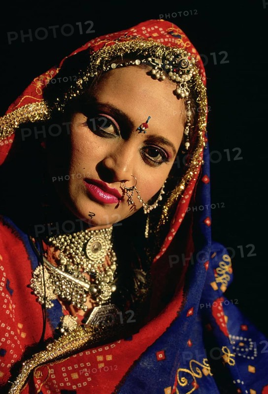 Traditionally dressed woman, adorned with silver jewellery, Jodhpur, india