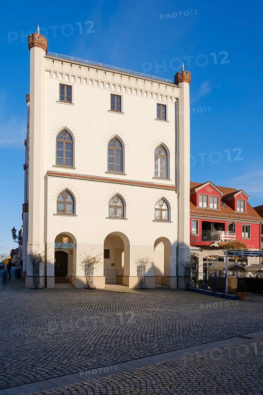 Town Hall, Town History Museum, Neuer Markt, Waren, Mueritz, Mecklenburg Lake District, Mecklenburg, Mecklenburg-Vorpommern, Germany, Europe