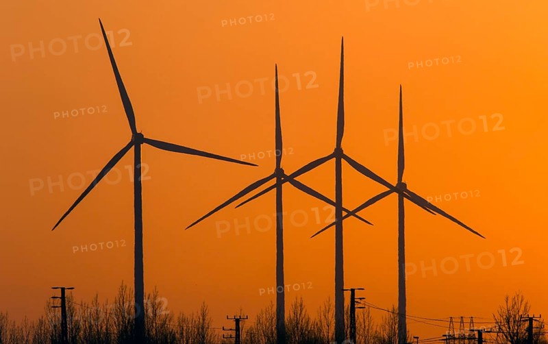 Sunset on 09.12.2014 at a wind farm in Jaenschwalde, Jaenschwalde, Brandenburg, Germany, Europe