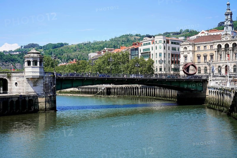 On the way in Bilbao, Province of Bizkaia, Basque Country, Spain, Europe, Historic bridge and buildings along a river Nervion, surrounded by green hills, Old Town, Bilbao, Europe