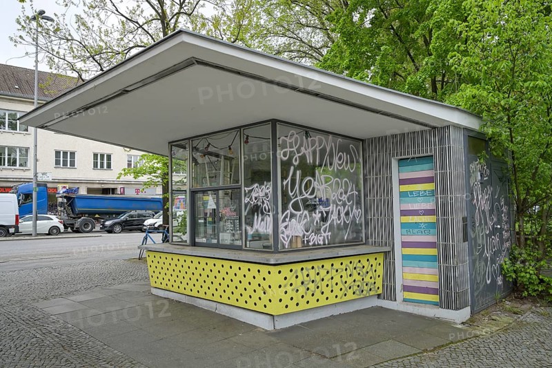 Culture kiosk, former cafe and ice cream parlour, old kiosk in Zehlendorf Mitte, Teltower Damm / Potsdamer Chaussee, Zehlendorf, Steglitz-Zehlendorf, Berlin, Germany, Europe