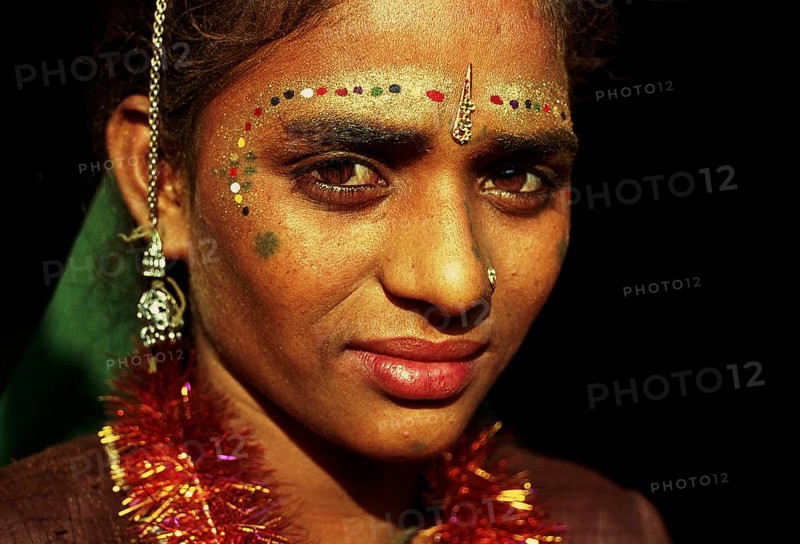 Hindu bride from a low caste, young woman from the Gaduliya Lohar caste, Rajasthan, India. Gaduliya Lohar are blacksmiths in western India