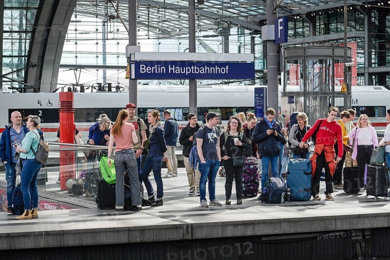 Waiting passengers, platform, central station, Mitte, Berlin, Germany, Europe