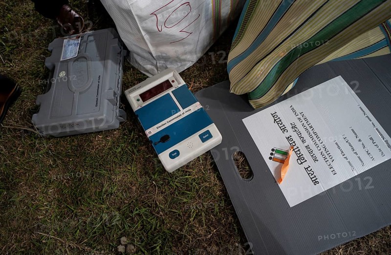 Barpeta, India. 6 May 2024. Polling officials collects Electronic Voting Machines (EVMs) and Voter Verified Paper Audit Trail (VVVPAT), before leaving for allocated polling station, on the eve of the third phase of General Election on May 6, 2024 in Barpeta, India, Asia
